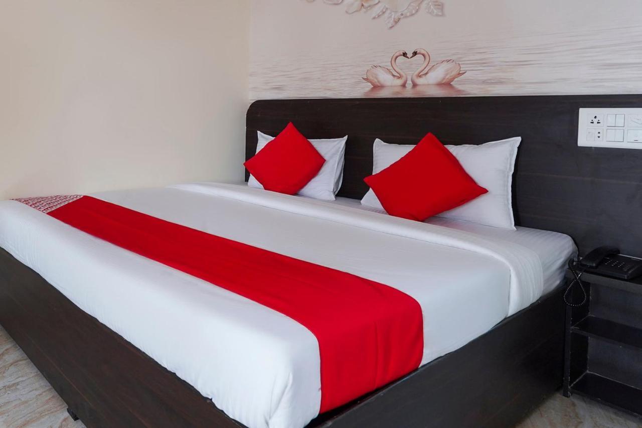 Oyo Flagship 68474 Hotel Viraj Pune Exterior photo