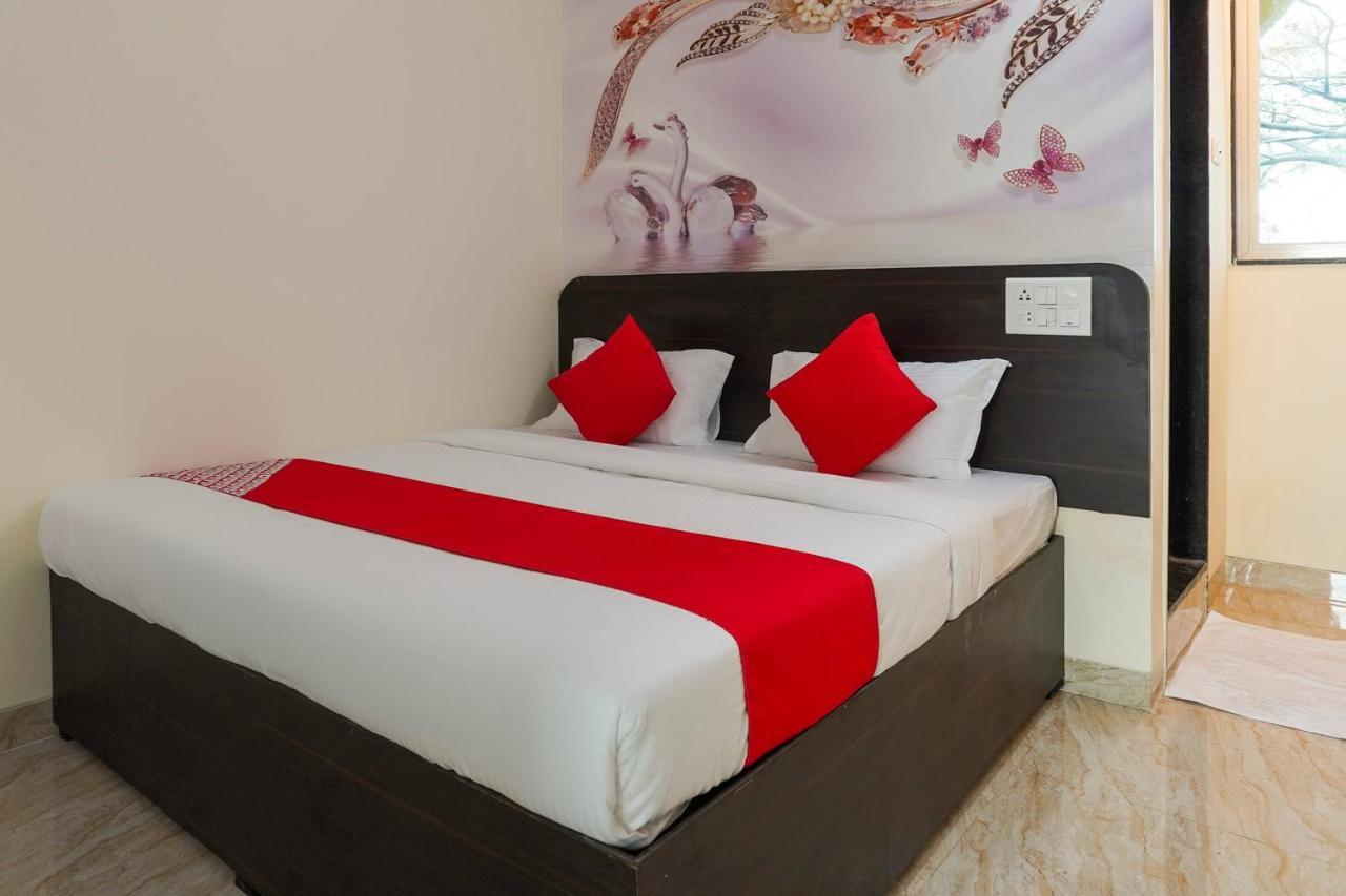 Oyo Flagship 68474 Hotel Viraj Pune Exterior photo